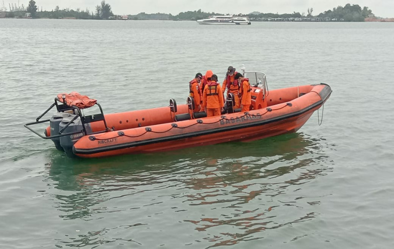 Polisi Singapura Temukan Mayat Mengapung, Diduga Kapten Kapal Tugboat Multi Sahabat 8