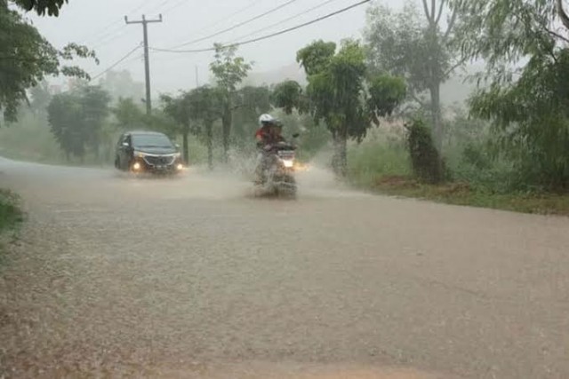 Bukan Hujan Buatan yang Bikin Batam Banjir
