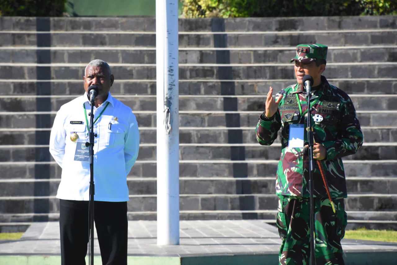 Gubernur PB Bersama Pangdam XVIII/Kasuari Berikan Arahan kepada 1.352 Caba PK TNI-AD Otsus OAP Pria 