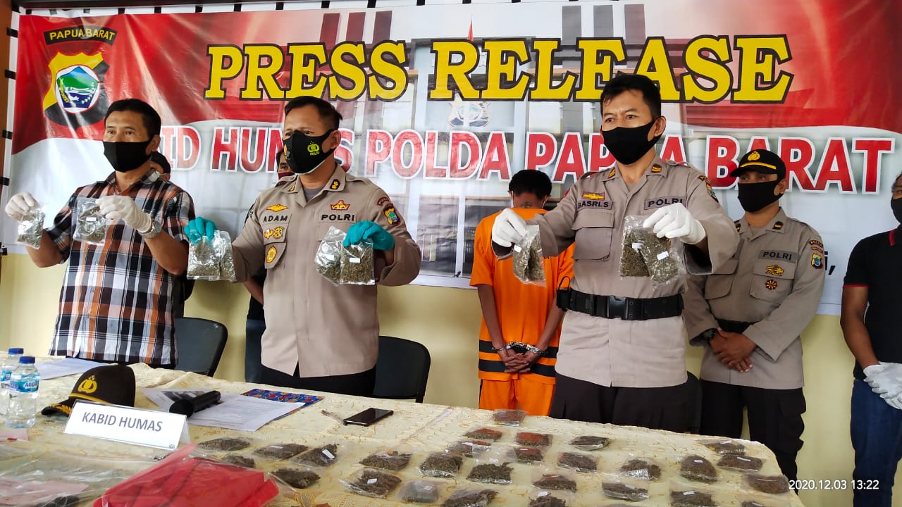 Ditresnarkoba Polda Papua Barat Bekuk Seorang Bandar Narkoba 