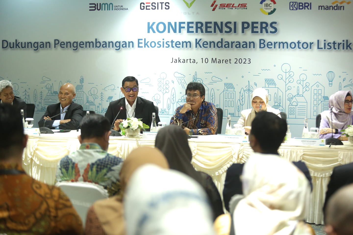 Kolaborasi PLN, IBC dan Manufaktur Kendaraan Listrik Mudahkan Masyarakat Beli Motor Listrik