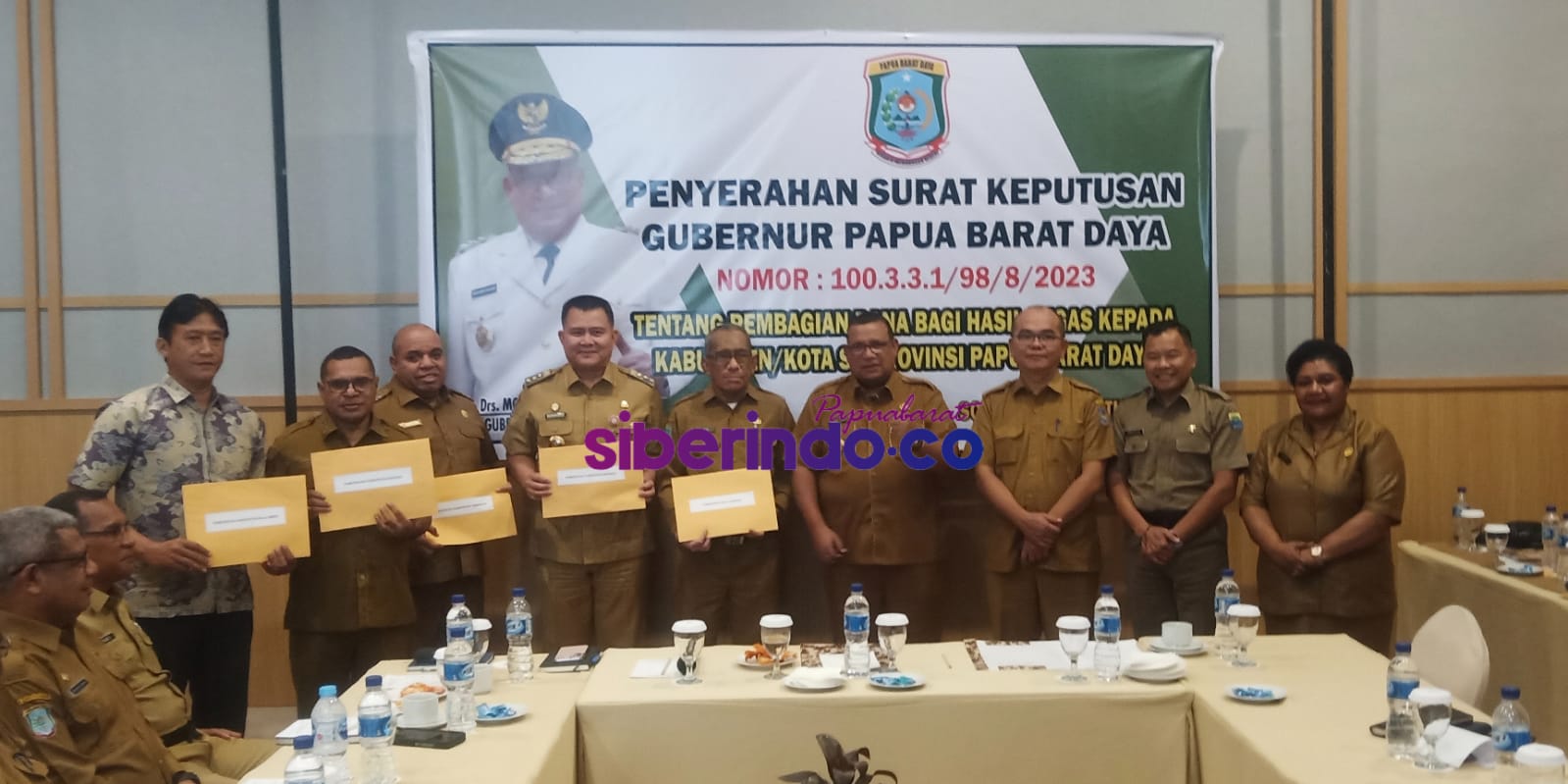 Pj Gubernur Bagi Hasil DBH Migas Kepada 6 Kepala Daerah se-PBD