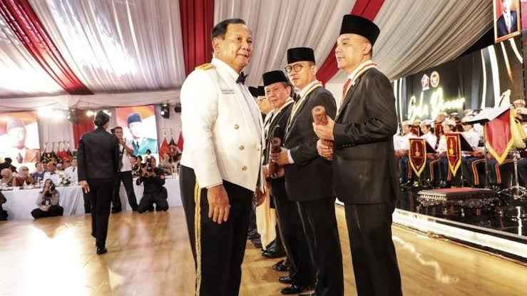 Muzani dan Dasco Terima Penghargaan Dharma Pertahanan Utama dari Menhan Prabowo