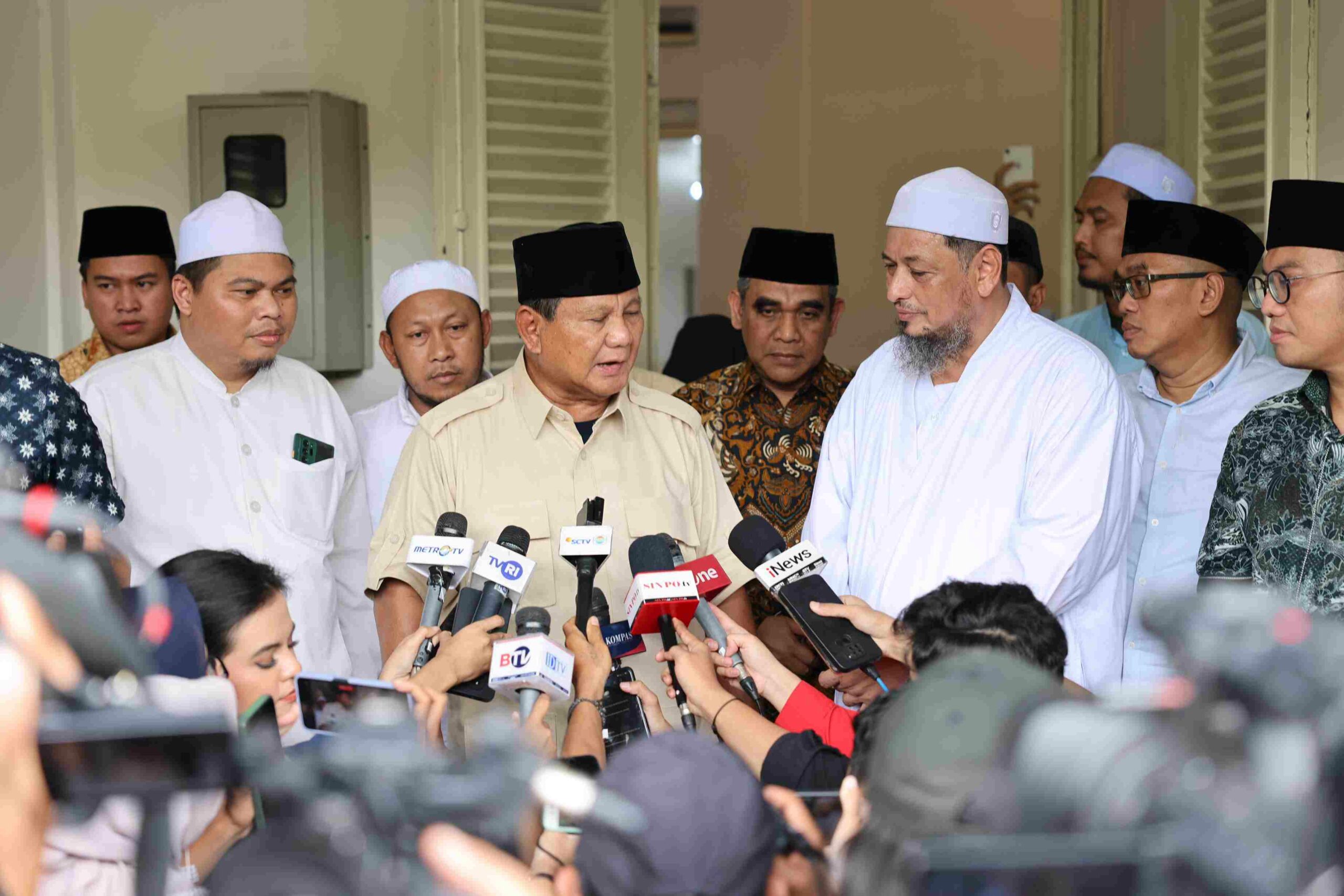 Prabowo hingga Muzani Ziarah ke Makam Habib Ali Kwitang
