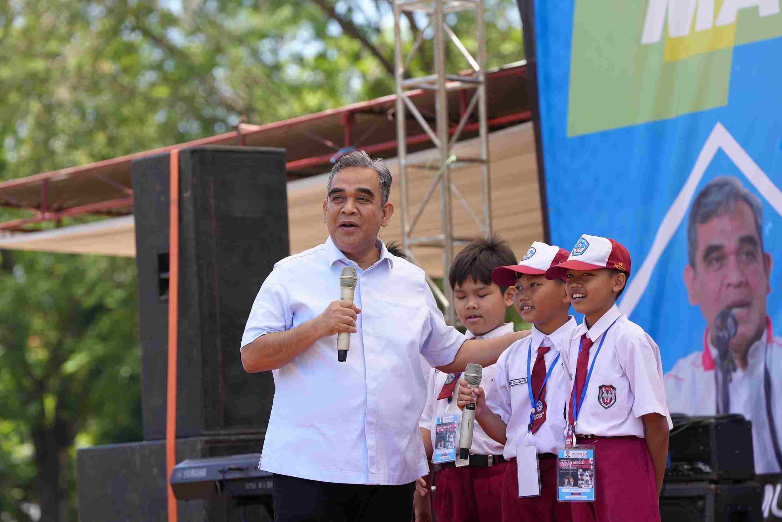Muzani Tinjau Simulasi 3 Ribu Siswa Makan Bergizi Gratis di Batang, Jawa Tengah
