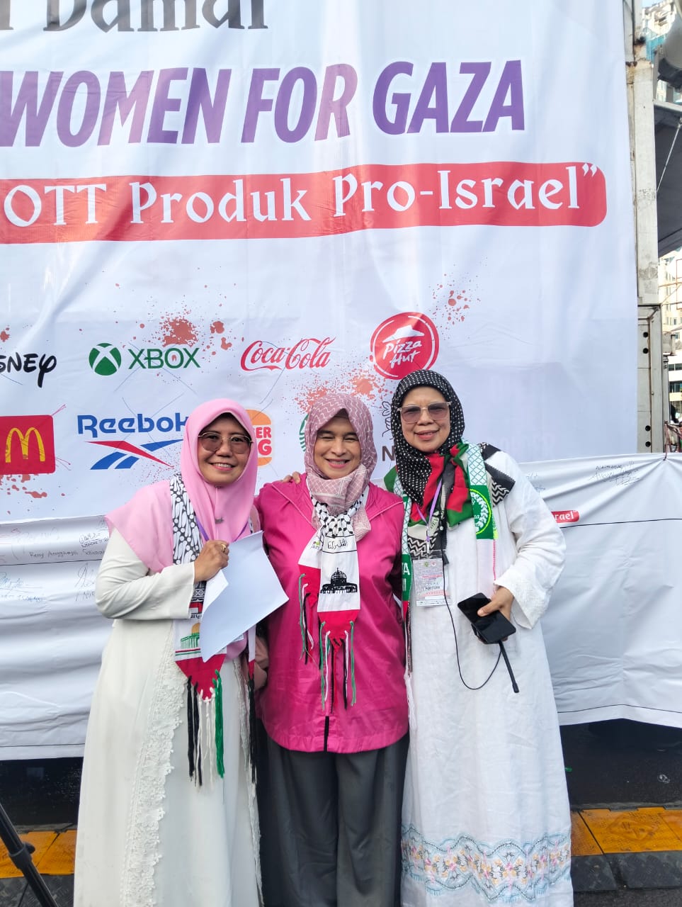 Ribuan Massa Perempuan Gelar Aksi Damai :Tolak Produk Pro Israel..!!